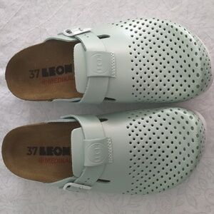 LEON MEDIKAL Women's Mint Green Clogs